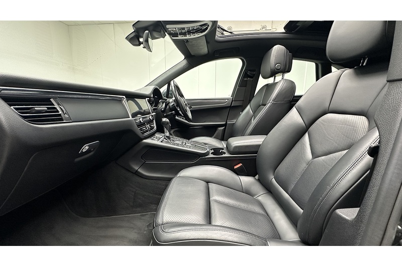 Porsche Macan T - U243