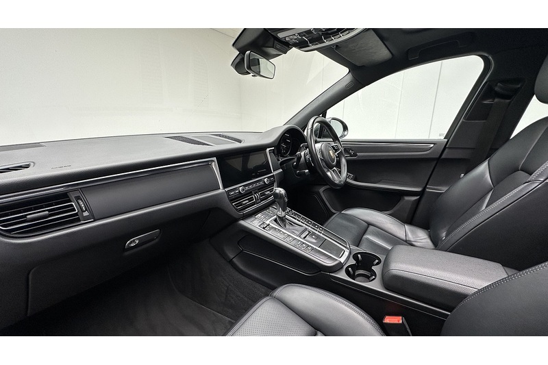 Porsche Macan T - U243