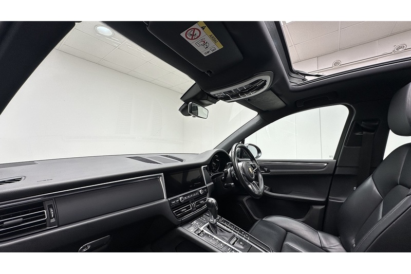 Porsche Macan T - U243