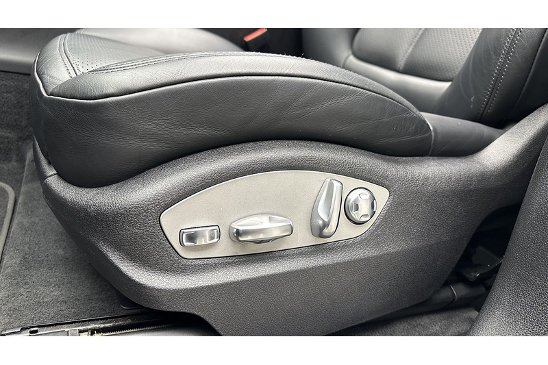 Porsche Macan T - U243