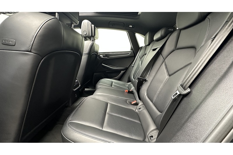 Porsche Macan T - U243