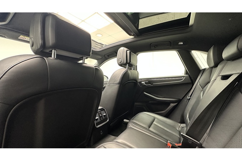 Porsche Macan T - U243
