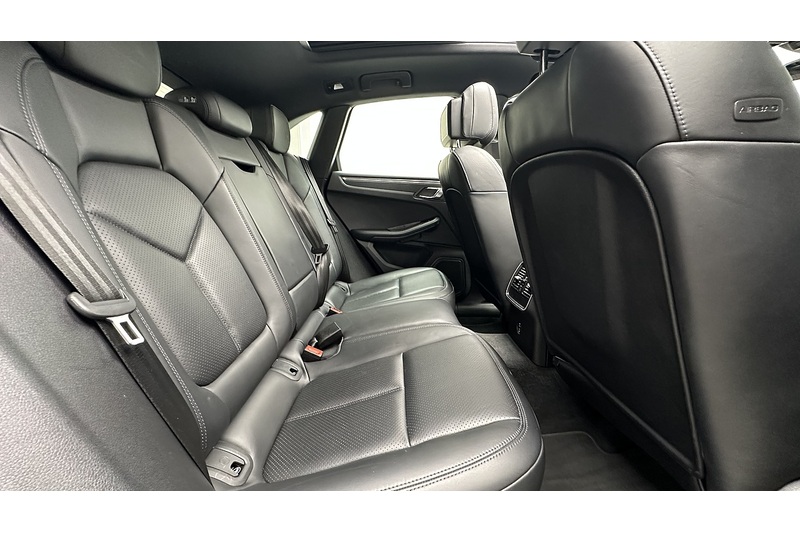 Porsche Macan T - U243