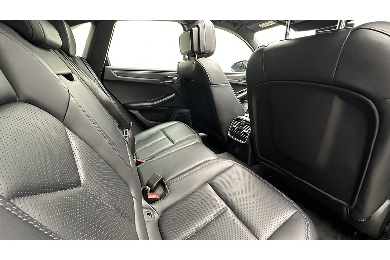 Porsche Macan T - U243