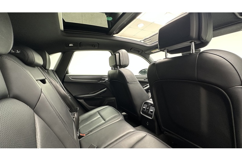 Porsche Macan T - U243