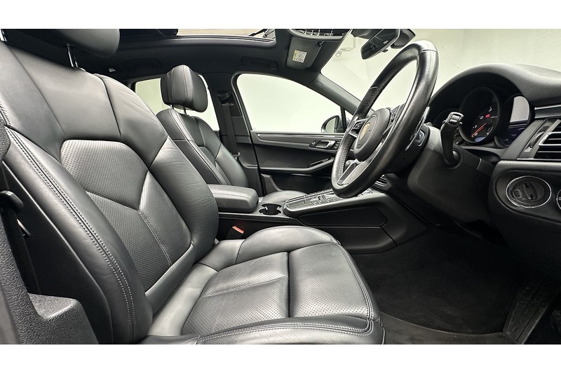 Porsche Macan T - U243