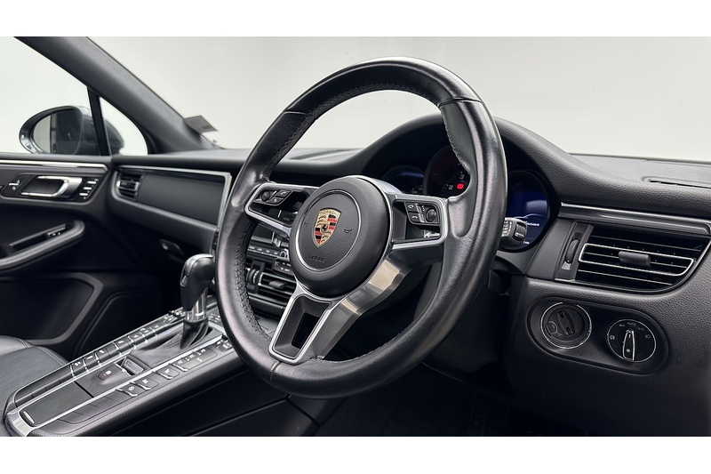 Porsche Macan T - U243