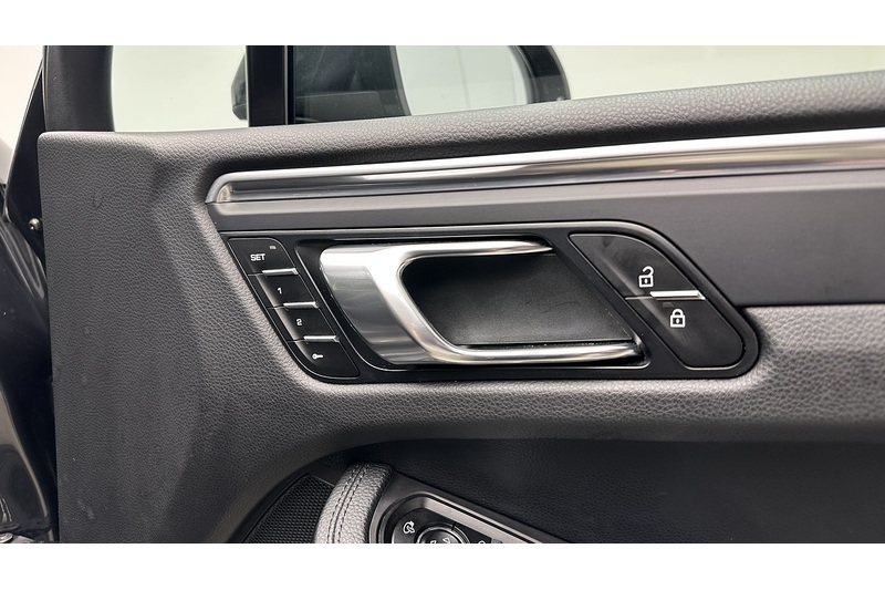 Porsche Macan T - U243