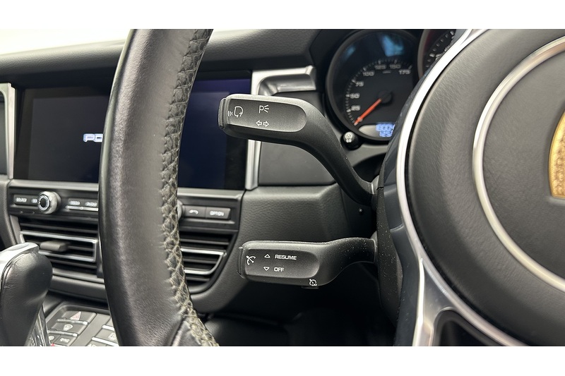 Porsche Macan T - U243