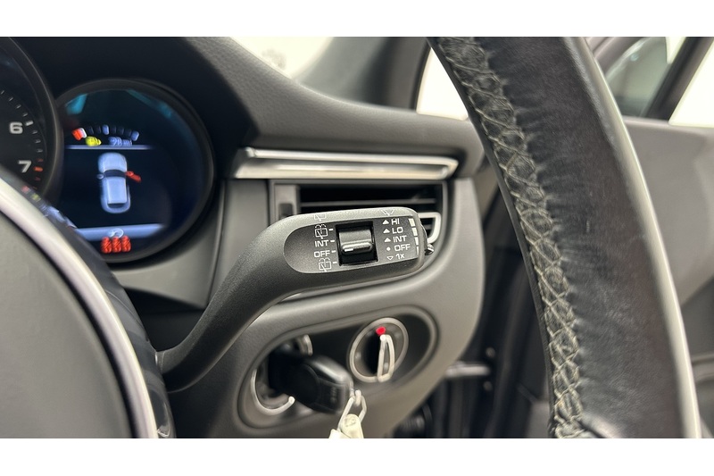 Porsche Macan T - U243