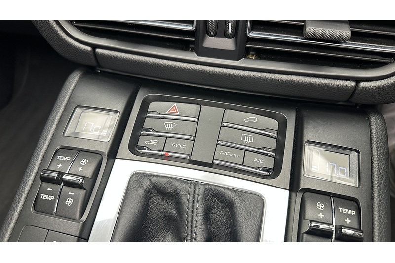 Porsche Macan T - U243