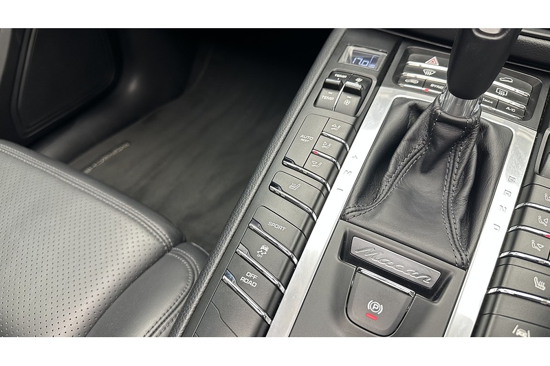 Porsche Macan T - U243