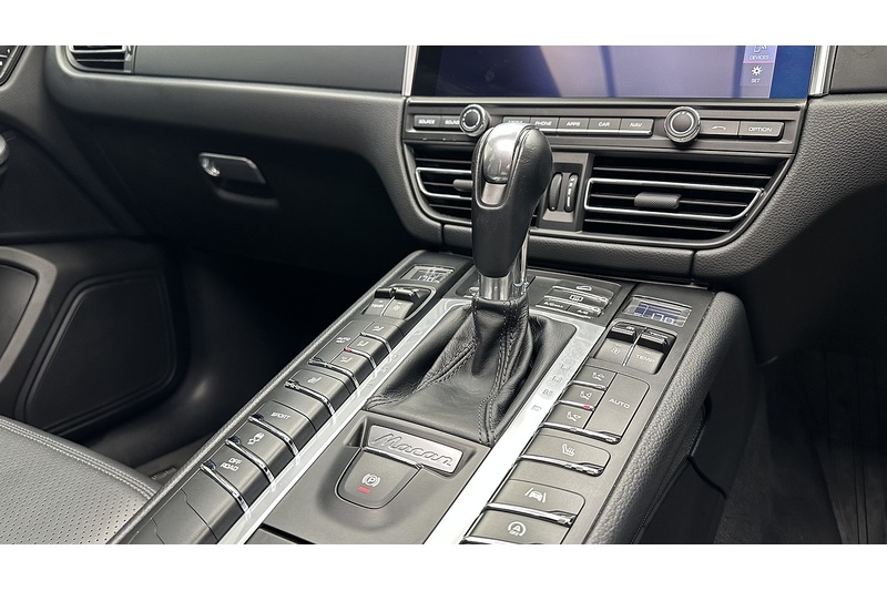 Porsche Macan T - U243