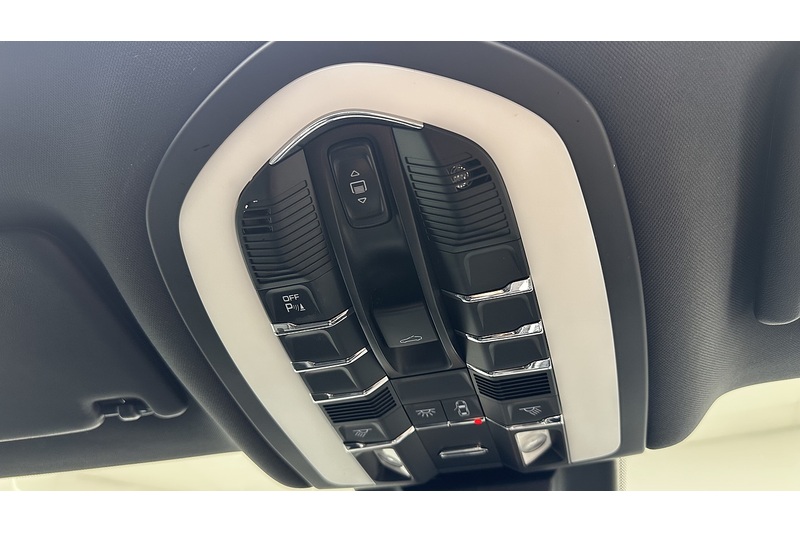 Porsche Macan T - U243