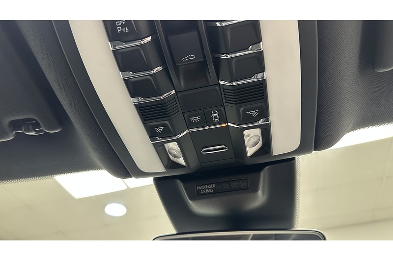Porsche Macan T - U243