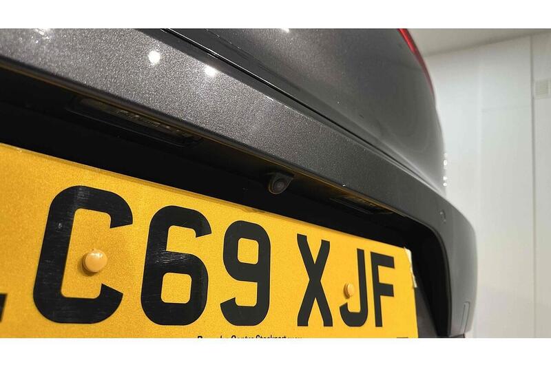 Porsche Macan T - U243