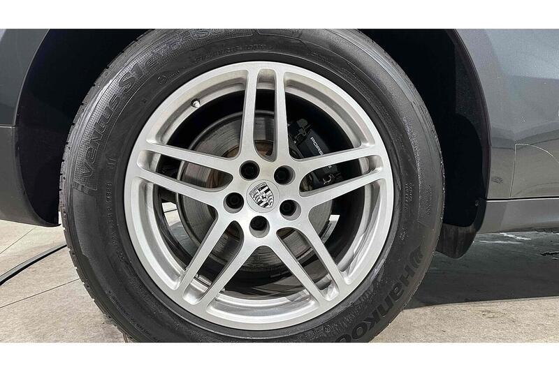 Porsche Macan T - U243