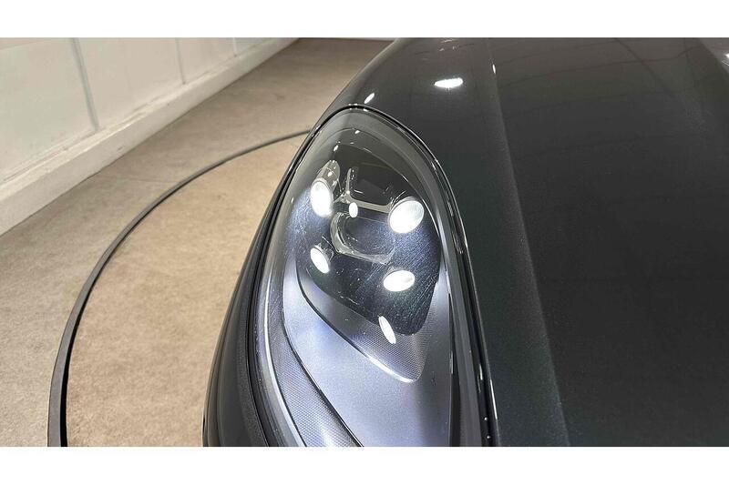 Porsche Macan T - U243