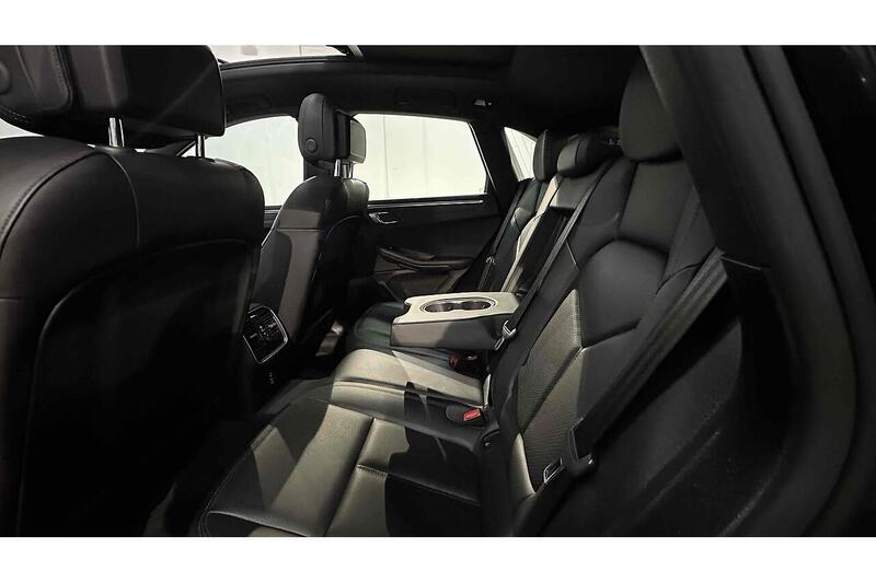 Porsche Macan T - U243