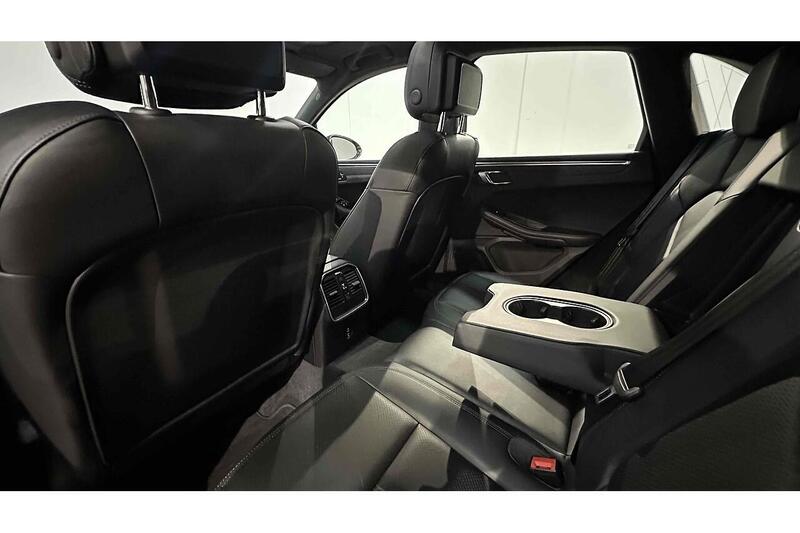 Porsche Macan T - U243