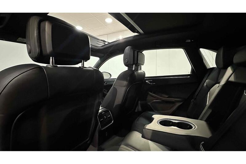 Porsche Macan T - U243