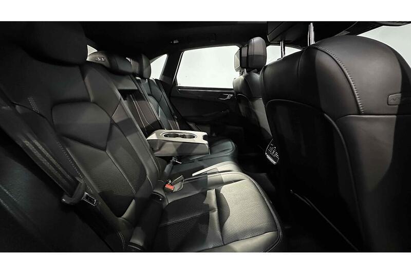 Porsche Macan T - U243