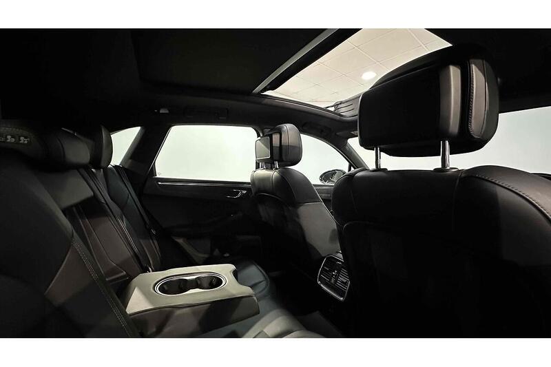 Porsche Macan T - U243