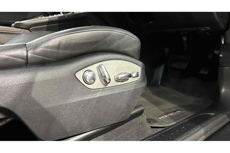 Porsche Macan T - U243