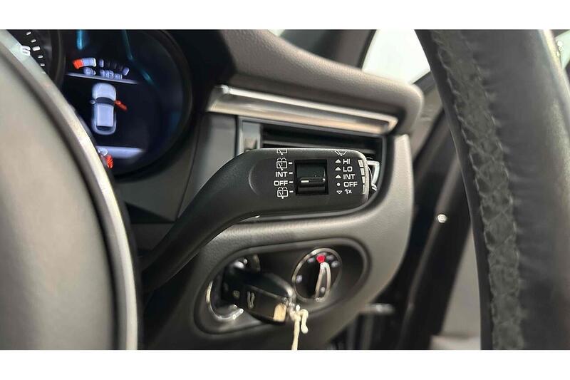 Porsche Macan T - U243