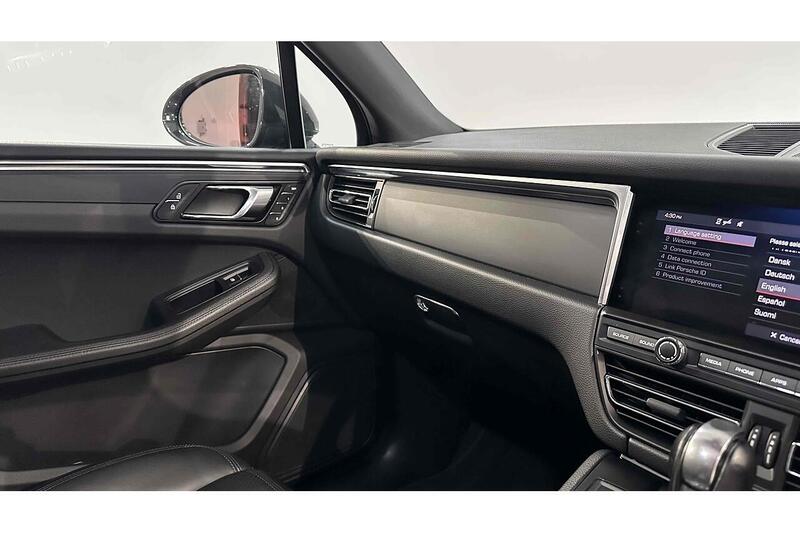 Porsche Macan T - U243