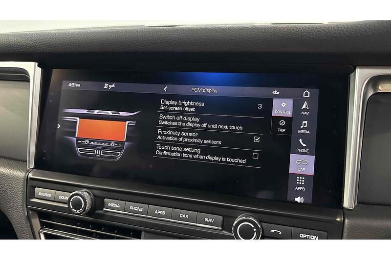 Porsche Macan T - U243