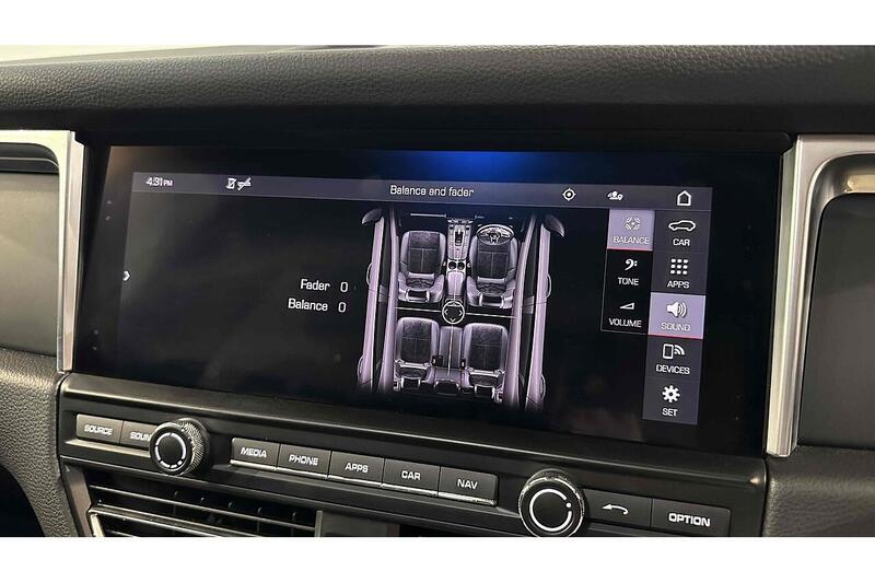 Porsche Macan T - U243