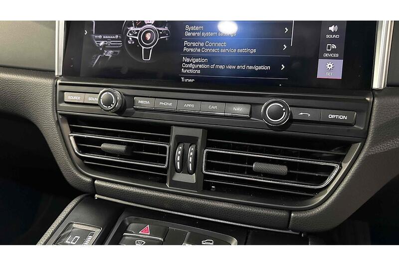 Porsche Macan T - U243