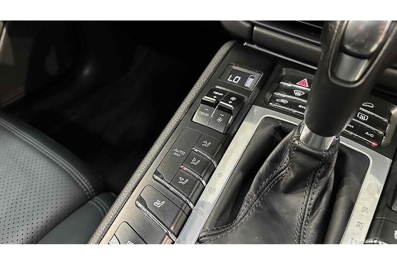 Porsche Macan T - U243