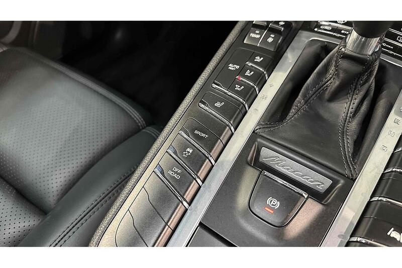 Porsche Macan T - U243