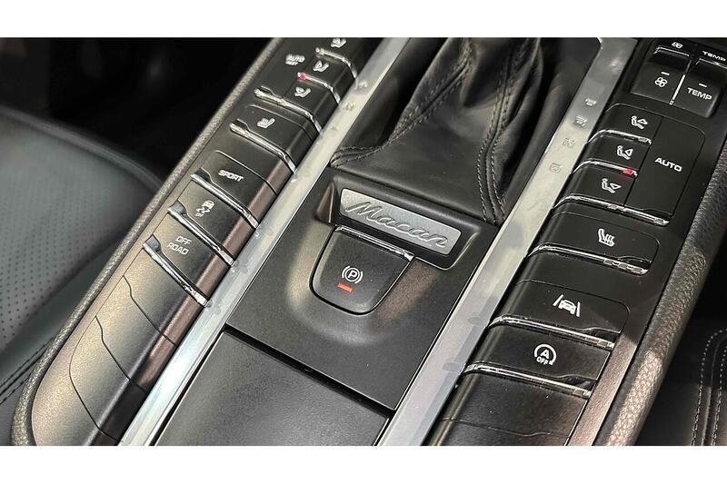 Porsche Macan T - U243