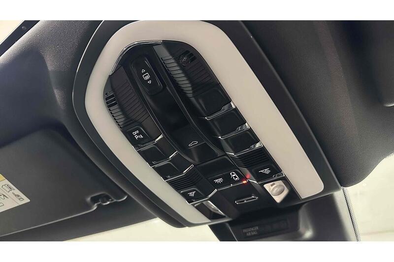 Porsche Macan T - U243