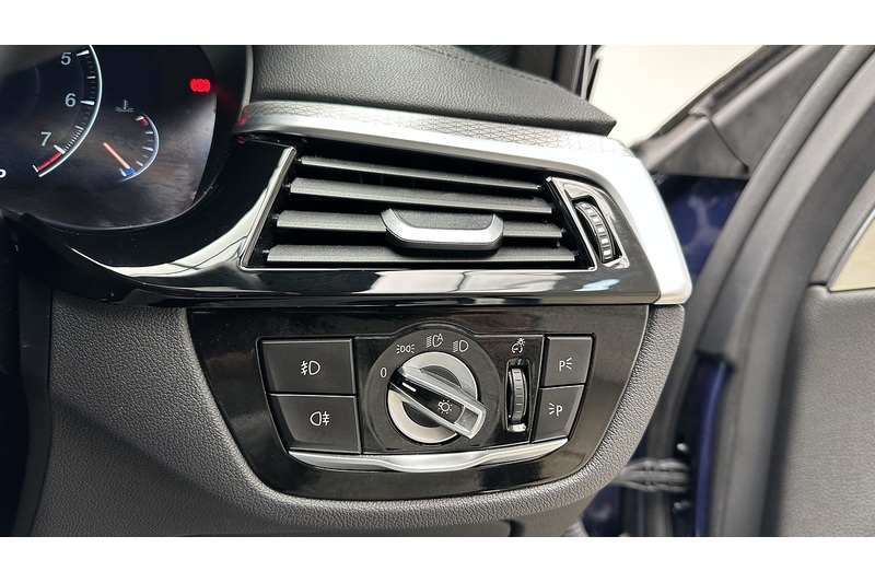 BMW 5 Series 520i M Sport - U2499