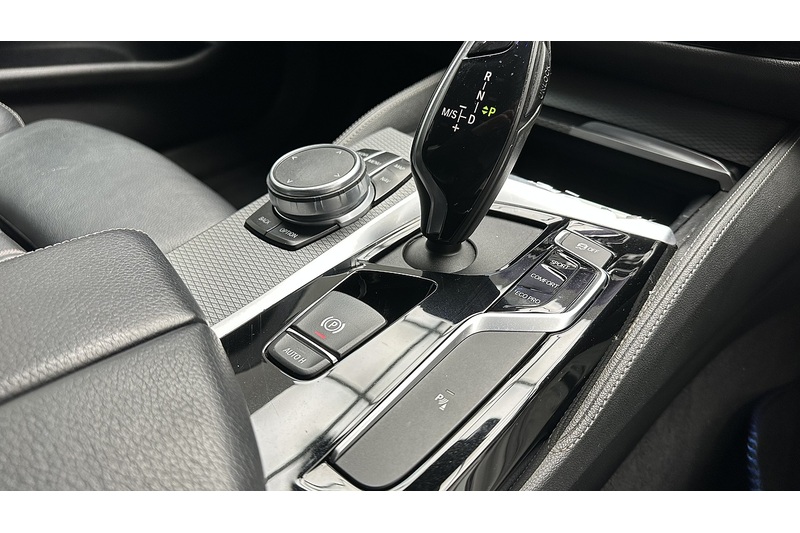 BMW 5 Series 520i M Sport - U2499