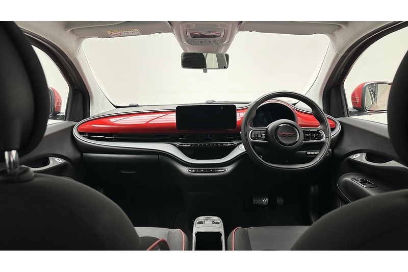 Fiat 500e RED - U2575