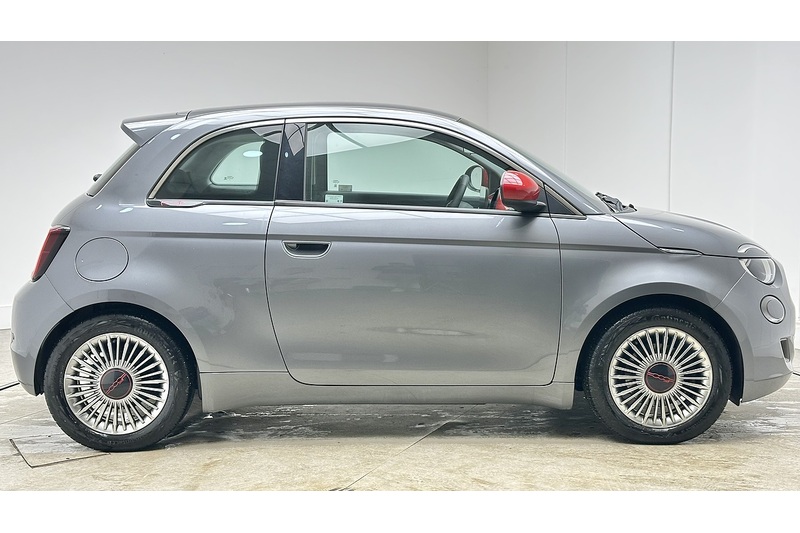 Fiat 500e RED - U2575