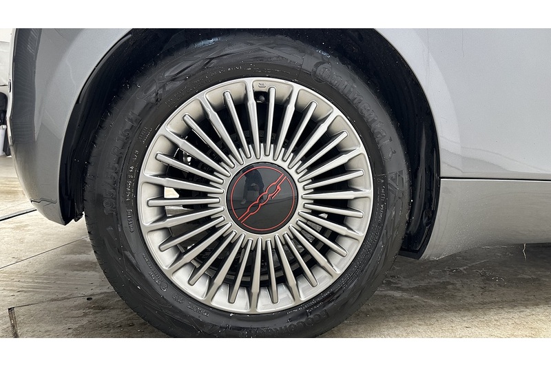Fiat 500e RED - U2575
