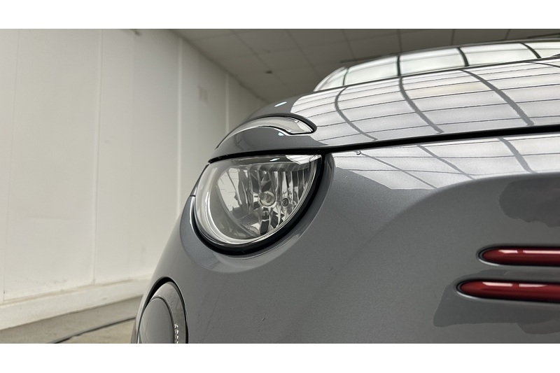Fiat 500e RED - U2575