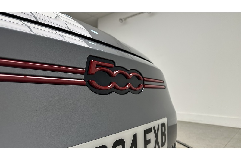 Fiat 500e RED - U2575