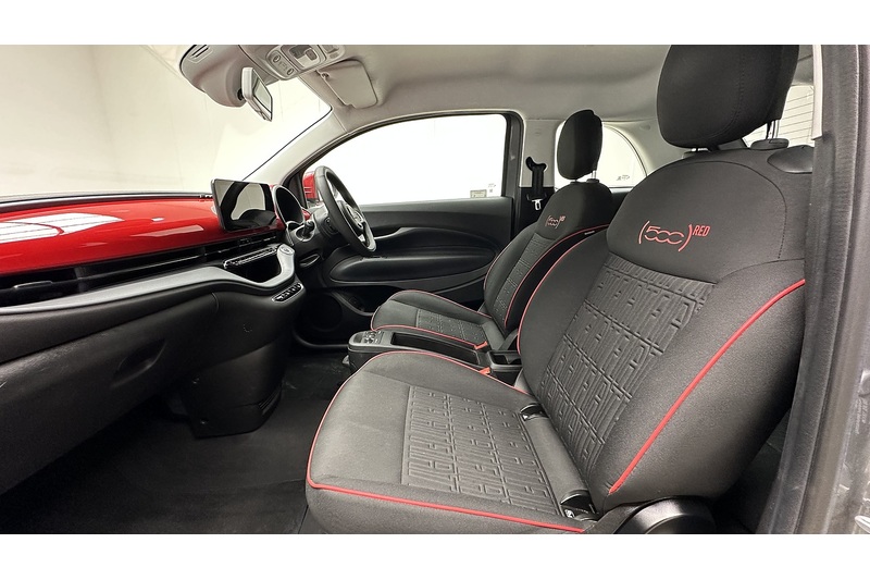 Fiat 500e RED - U2575
