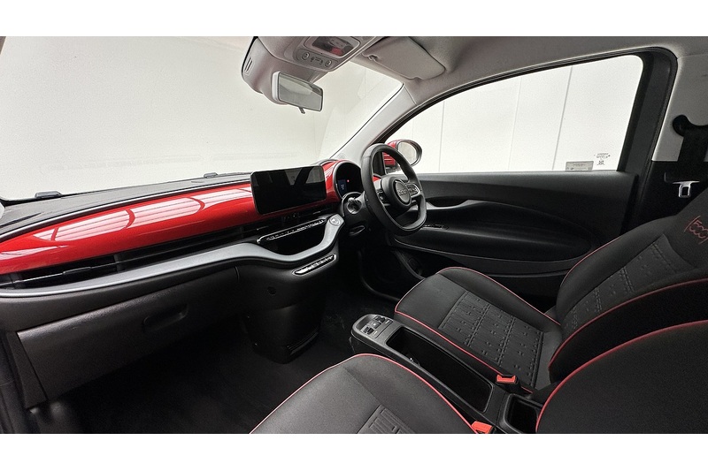 Fiat 500e RED - U2575