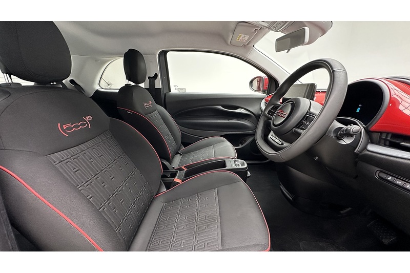 Fiat 500e RED - U2575