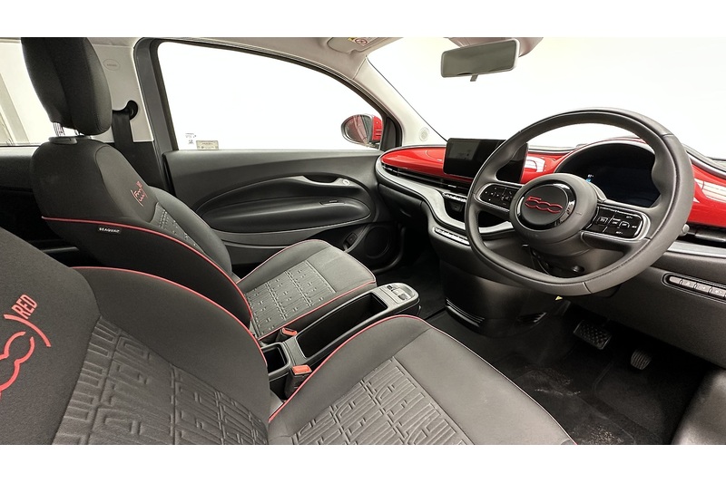 Fiat 500e RED - U2575