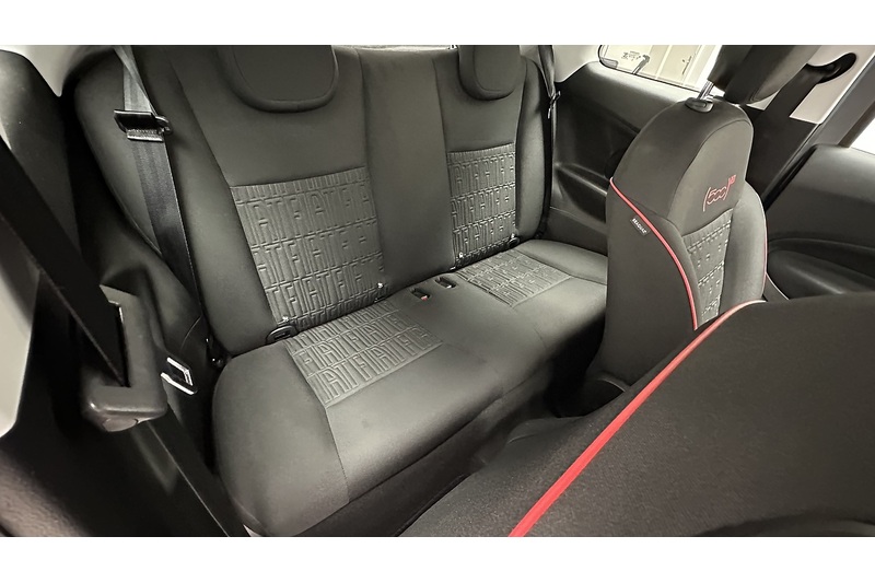 Fiat 500e RED - U2575