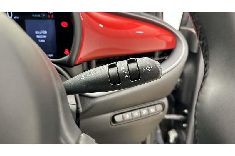 Fiat 500e RED - U2575